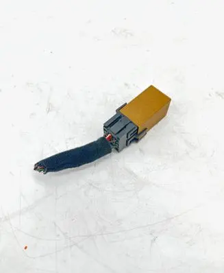 BMW 5 E60 E61 Other relay 61368384505 V23141B30015