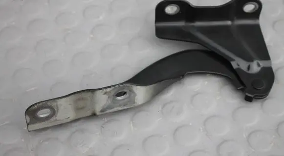 Mitsubishi L200 Engine bonnet/hood hinges 5905A179