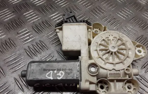 Toyota Avensis T250 Front door window regulator motor 0130822031 992045100 T223790