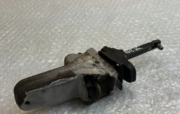 BMW 5 E39 Rear door check strap stopper 51228193448 8193448