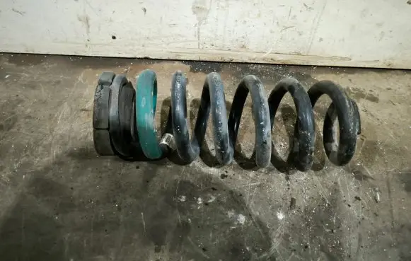 Jeep Grand Cherokee Rear coil spring 68029669AD