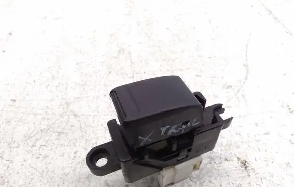 Nissan X-Trail T30 Electric window control switch