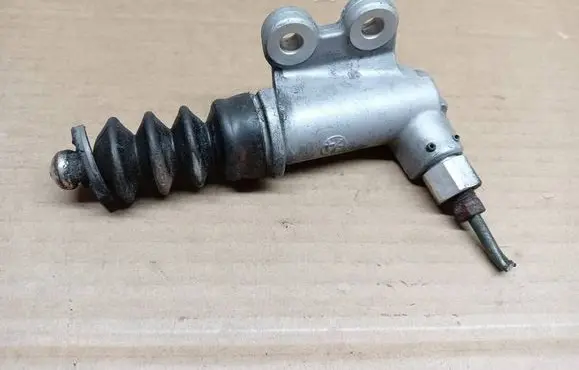 Clutch slave cylinder