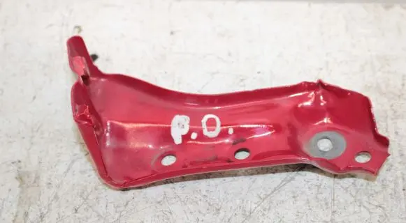 Honda CR-V Fender mounting bracket PD1