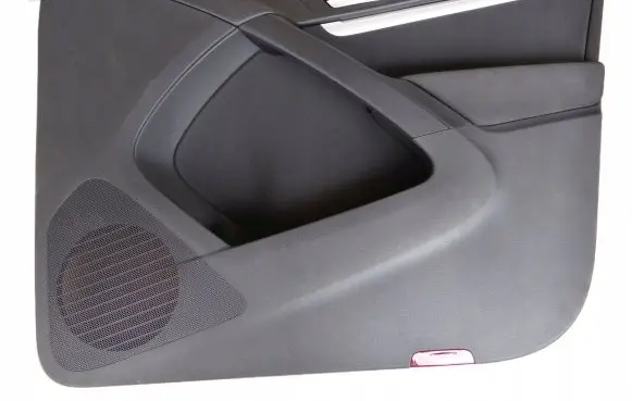 Volkswagen Tiguan Front door card panel trim