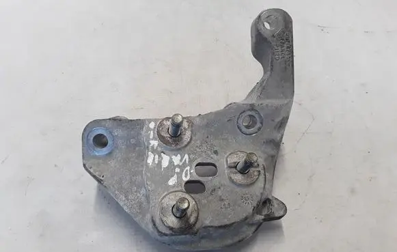 Engine mount bracket