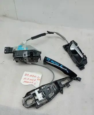 Opel Mokka B Front door lock PSA444424