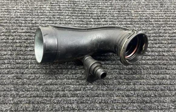 BMW M5 F90 Turbo air intake inlet pipe/hose 7852385 51730610 72373267
