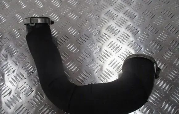 Coolant pipe/hose