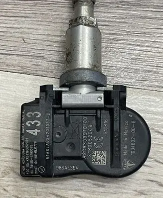 Tesla Model 3 Tire pressure sensor 103460200B 1034602