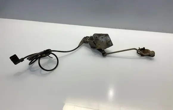 Mercedes-Benz E W211 Rear air suspension level height sensor A0105427717 0105427717