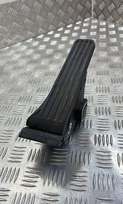 Mercedes-Benz C W204 Accelerator throttle pedal A2043000004