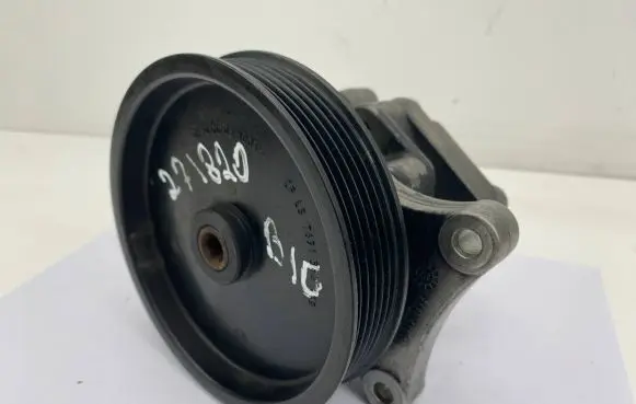 Mercedes-Benz E W212 Power steering pump A0064666801
