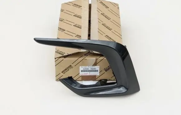 Lexus CT 200H Front bumper upper radiator grill 52565-76040