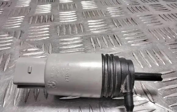 BMW 3 E90 E91 Windscreen/windshield washer pump 6934154 23557610