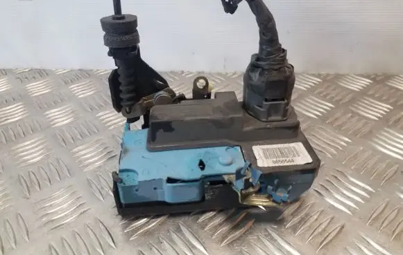 Volvo S60 Front door lock 8650544