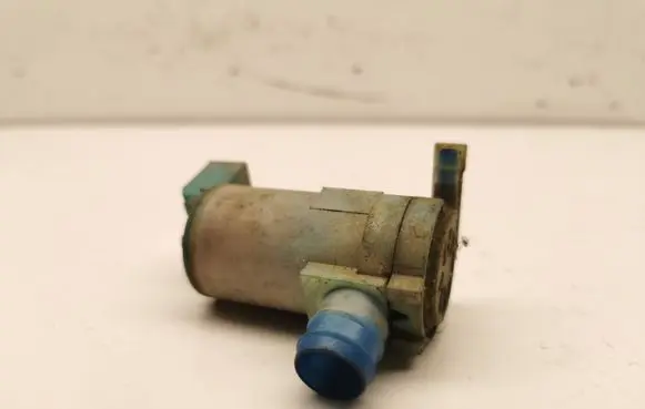 Nissan X-Trail T30 Windscreen/windshield washer pump