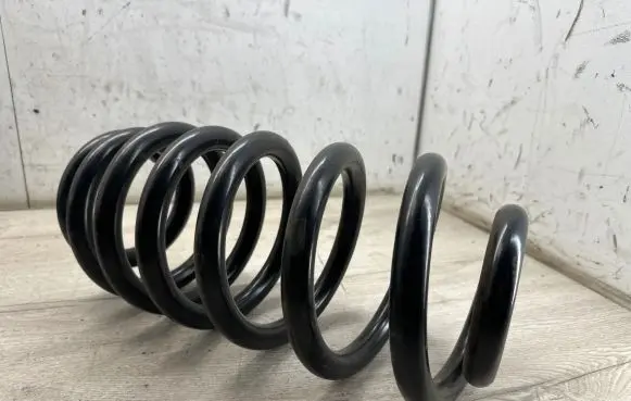 Land Rover Discovery 3 - LR3 Rear coil spring