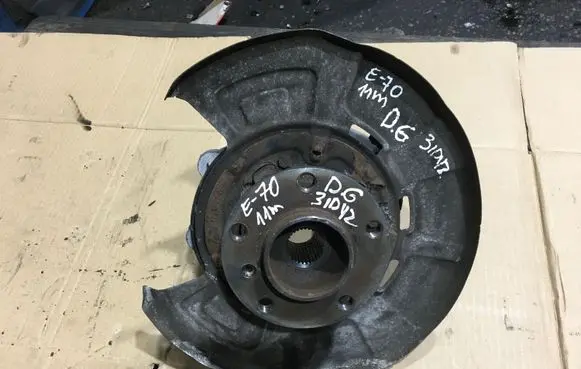 BMW X5 E70 Rear wheel hub 6770984