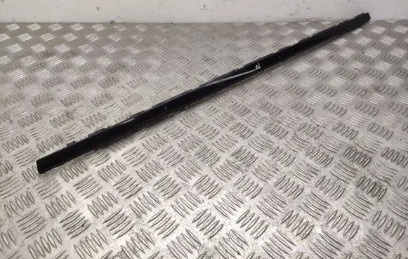 Peugeot 308 Front door glass trim molding