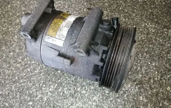 Renault Megane II Air conditioning (A/C) compressor (pump) 8200309193