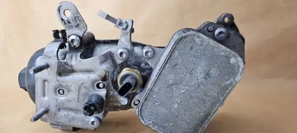 Peugeot 2008 I Oil filter mounting bracket 320003