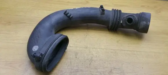 Air intake hose/pipe