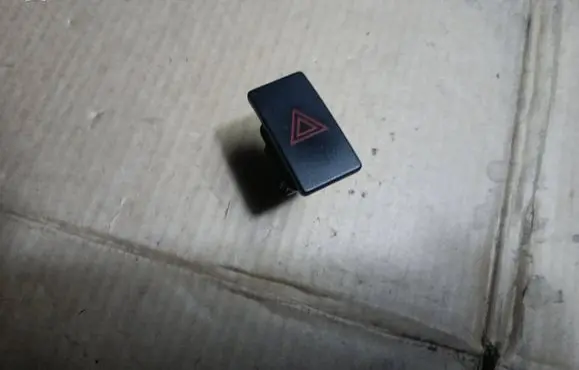 Toyota Avensis T270 Hazard light switch 15b279