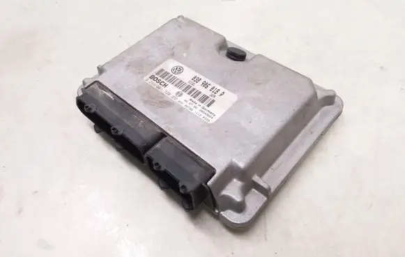 Volkswagen PASSAT B5 Engine control unit/module 038906018P 0281001720