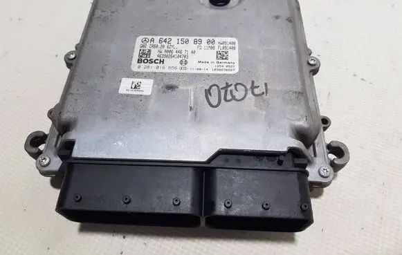 Mercedes-Benz C W204 Engine control unit/module ECU 6421508900DDR A6421508900