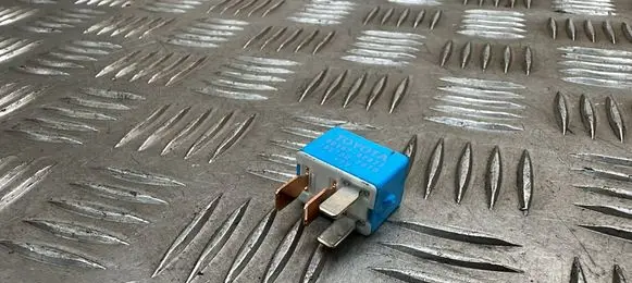 Toyota RAV 4 (XA40) Other relay 9098702027