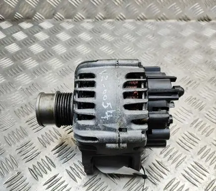 Volkswagen Golf VII Generator/alternator 04E903015