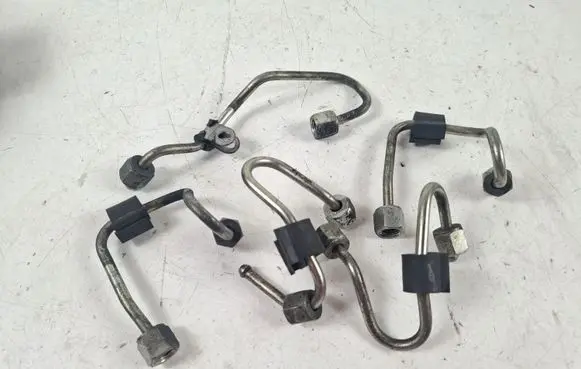 Volkswagen Golf VI Fuel line pipe