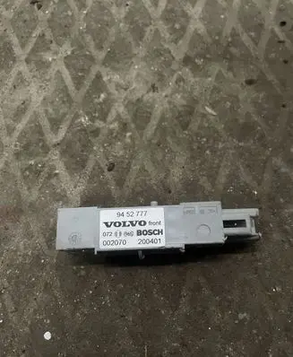 Volvo V70 Airbag deployment crash/impact sensor 9452777 002070 200401