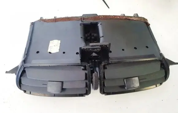 Nissan Almera Tino Dash center air vent grill