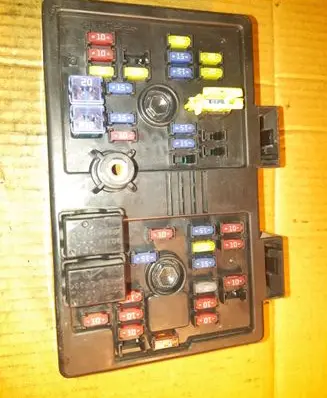 Chevrolet Captiva Fuse module 96821082 7D17 0515