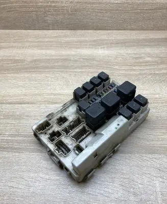 Nissan Maxima A34 Fuse module 284B77Y020