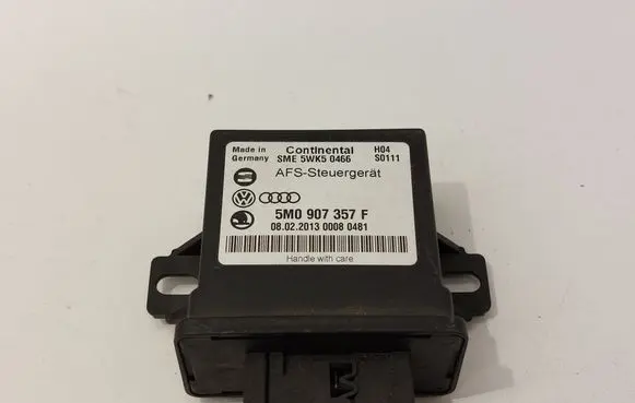 Volkswagen Jetta VI Light module LCM 5M0907357F