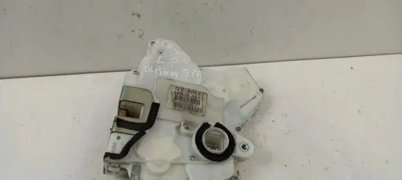 Honda CR-V Front door lock