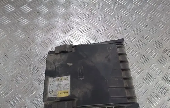 Volkswagen PASSAT B6 Fuse box cover 1K0937132F