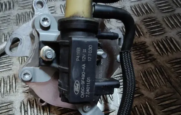 Ford Kuga II Vacuum pump CM5G9F490AA DS7G2A451CB