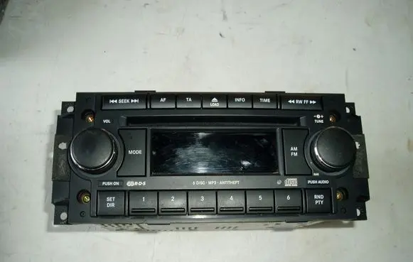 Jeep Grand Cherokee (WK) Radio/CD/DVD/GPS head unit P05064066AE T00AM2865C0049