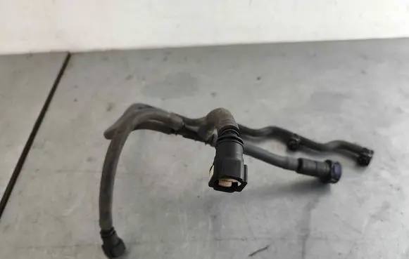 Volvo XC90 Fuel injector supply line/pipe 31452374 31452373