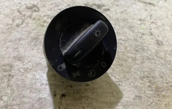 Volkswagen Golf V Light switch 1K0941431