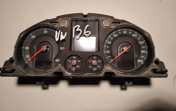 Volkswagen PASSAT B6 Speedometer (instrument cluster) 3C0920960K