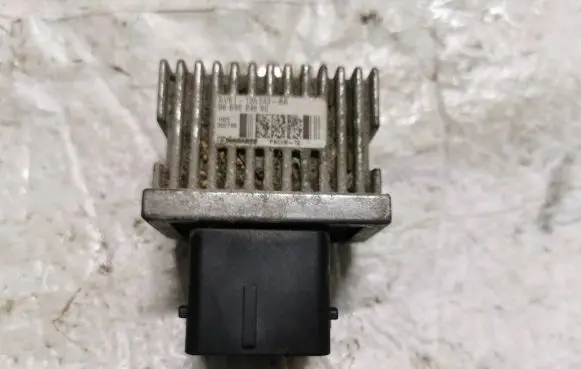 Peugeot 508 RXH Glow plug pre-heat relay 9663824880 AV6112A343BA 3027B5