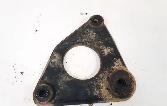 Nissan X-Trail T30 Engine mounting bracket