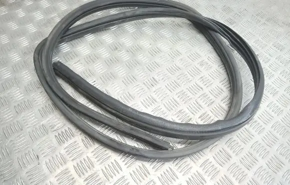 Nissan Qashqai+2 Front door rubber seal