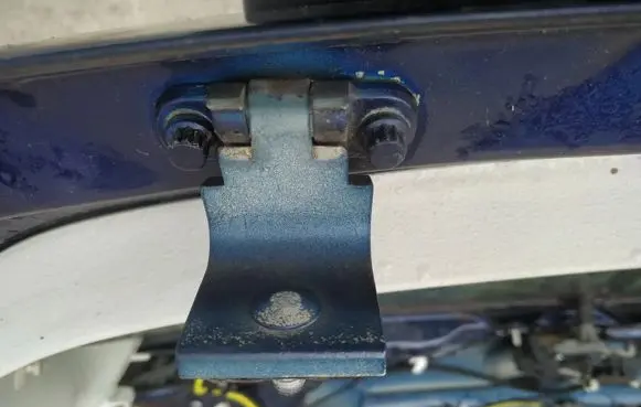 Volkswagen Golf V Tailgate/trunk/boot hinge
