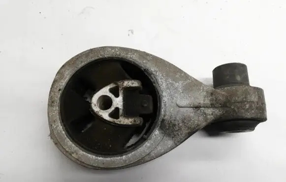 Nissan Qashqai Engine mount bracket